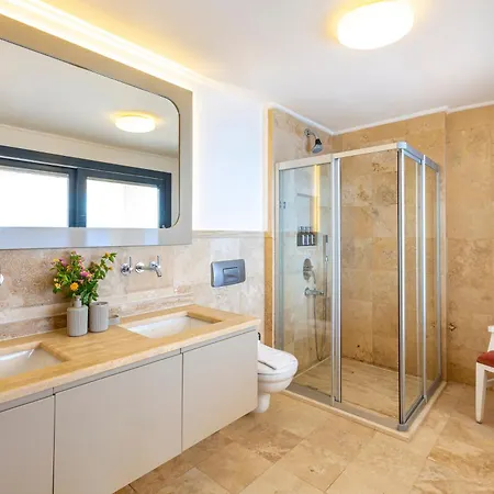 Guney Вилла Каш